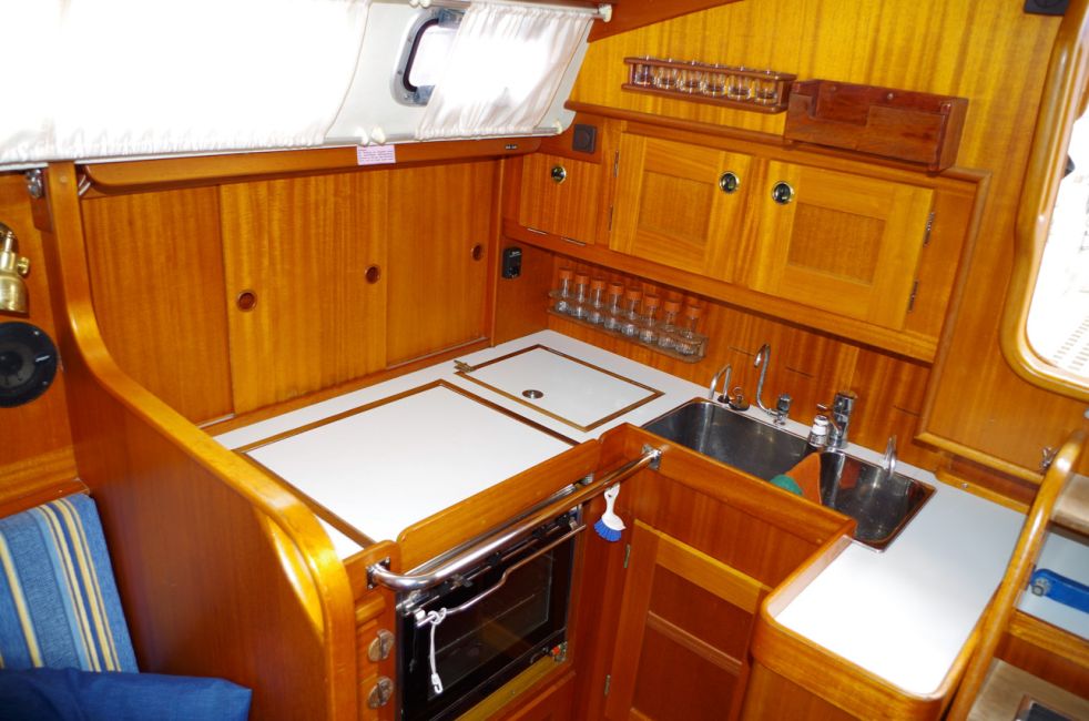 Pantry, HR 36, Hallberg Rassy 36